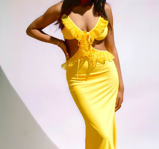  Photo zoomée de la robe Citralis jaune citron de Bikidress, montrant les détails du tissu et la finition élégante.